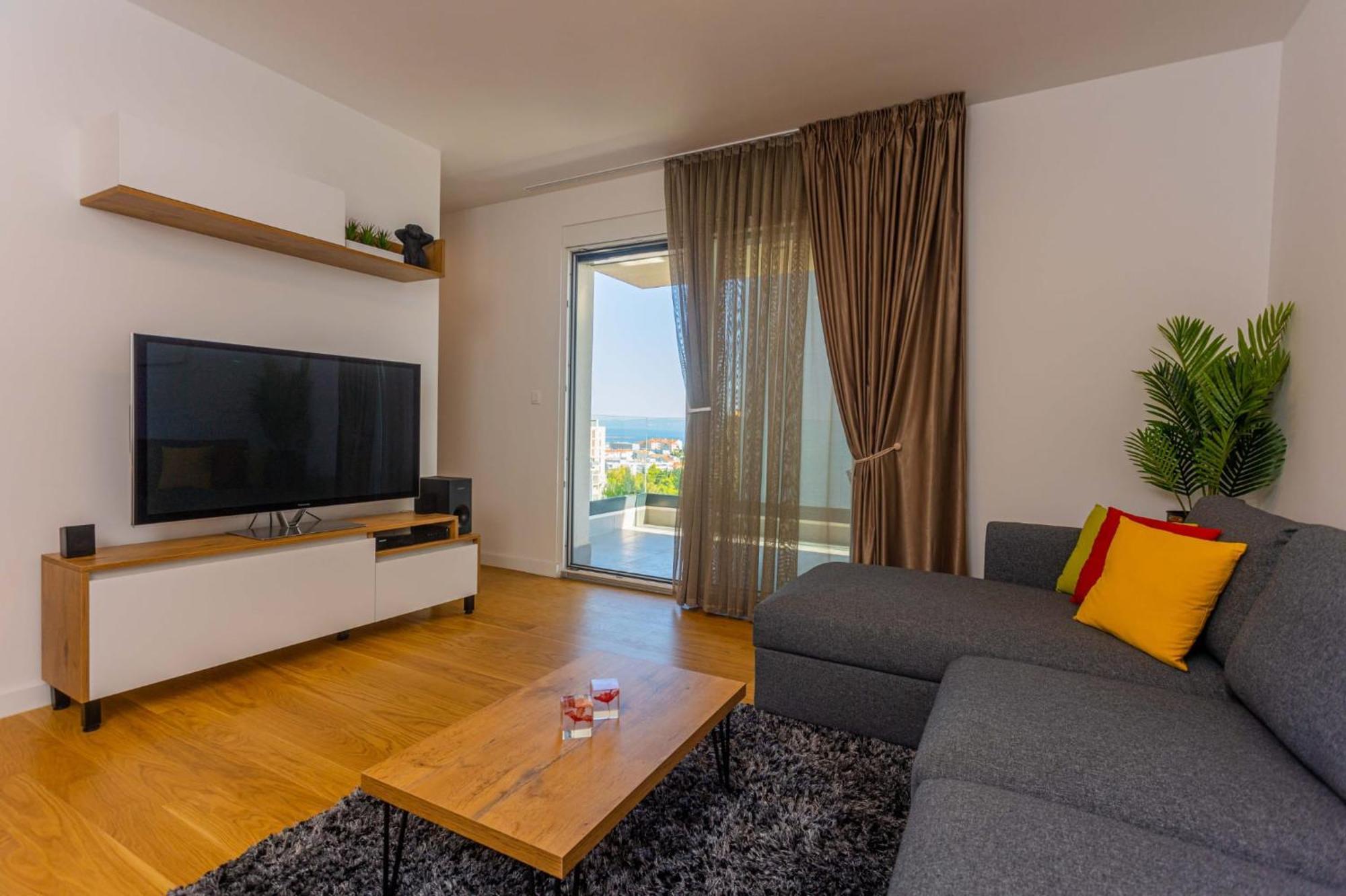 - Free Parking In Garage , Seaview , Quiet Neighbourhood Split