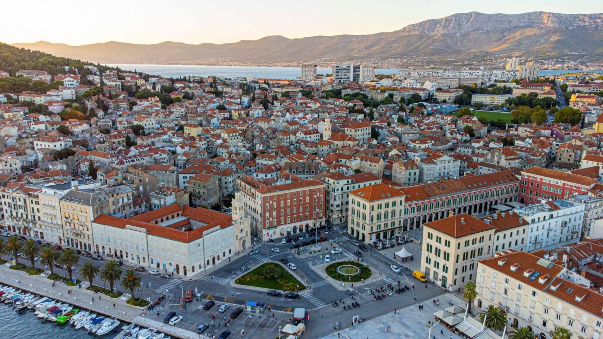 - Free Parking In Garage , Seaview , Quiet Neighbourhood Split