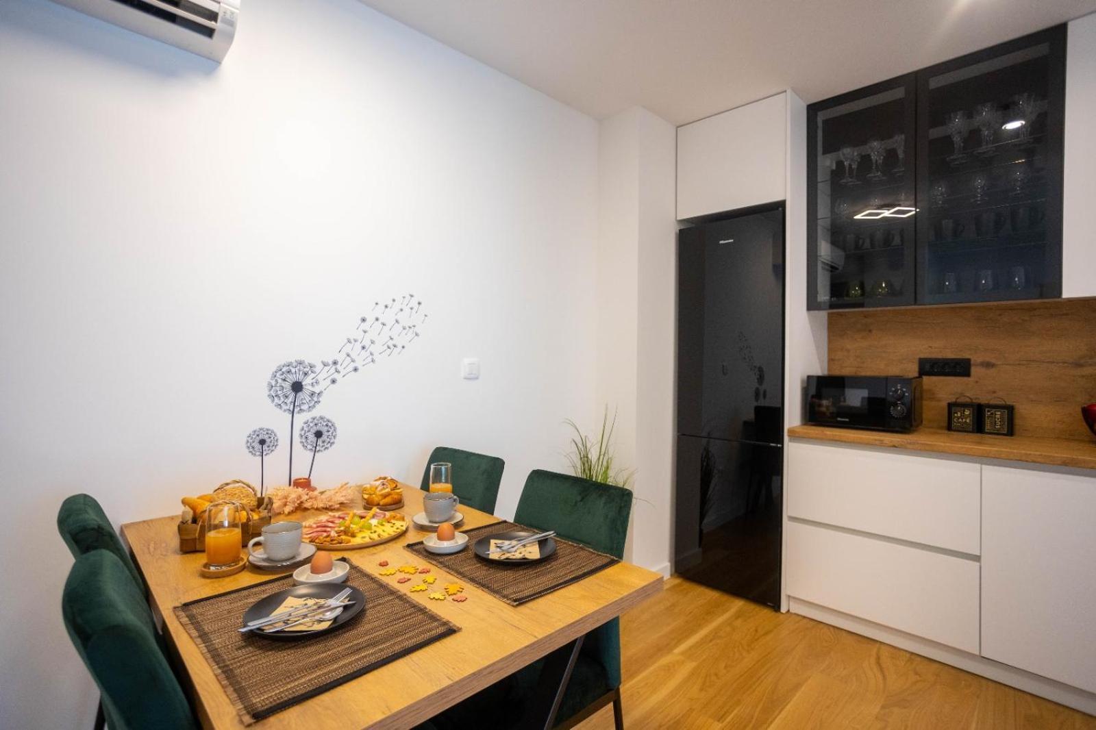 - Free Parking In Garage , Seaview , Quiet Neighbourhood Apartment