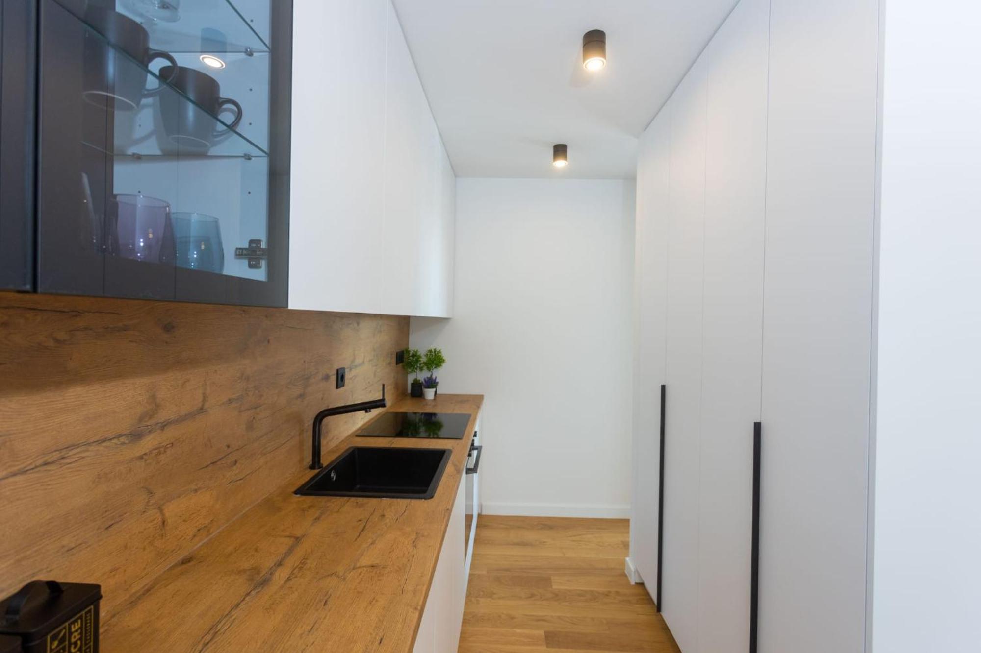 - Free Parking In Garage , Seaview , Quiet Neighbourhood Split