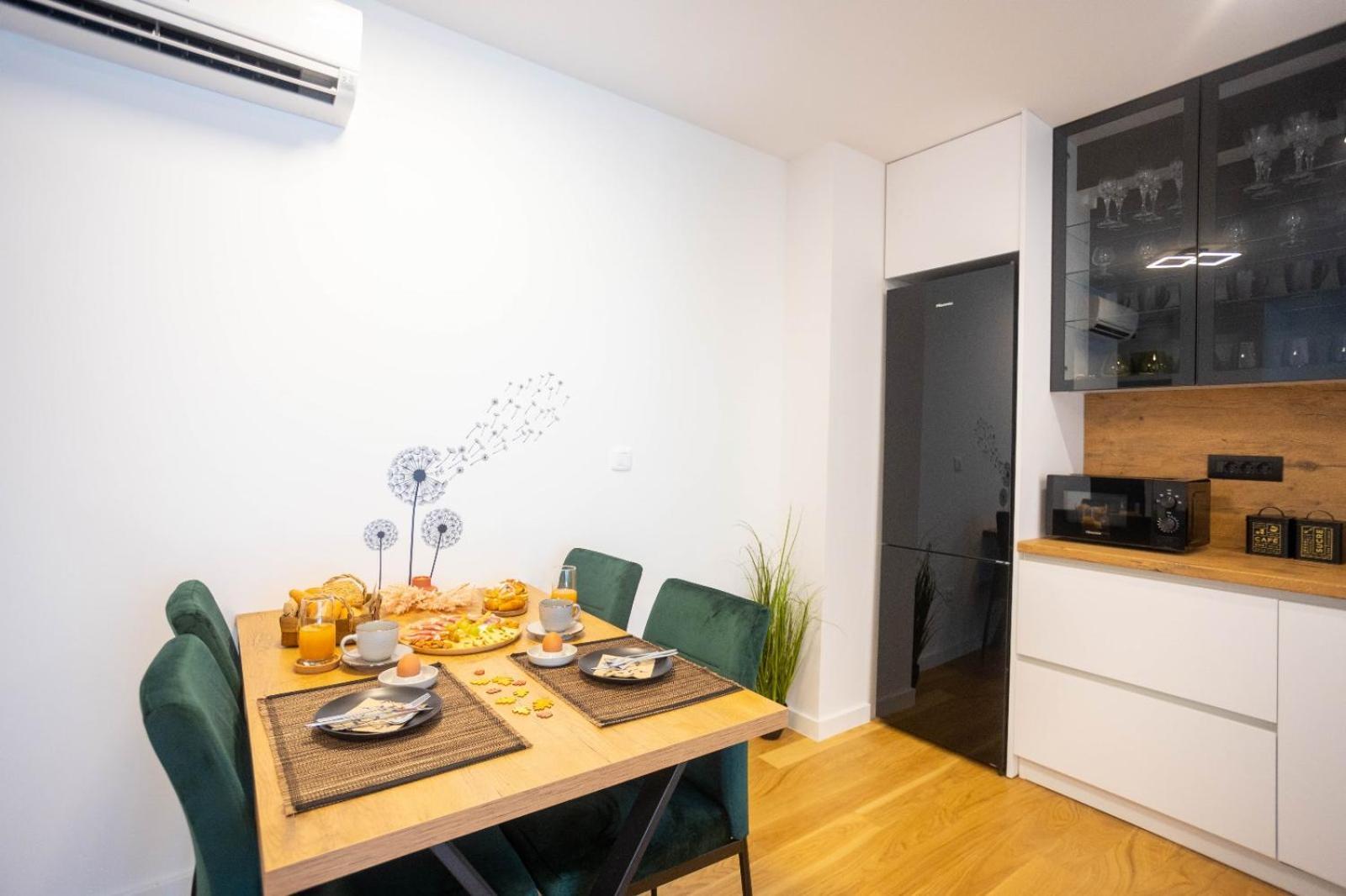 - Free Parking In Garage , Seaview , Quiet Neighbourhood Apartment *
