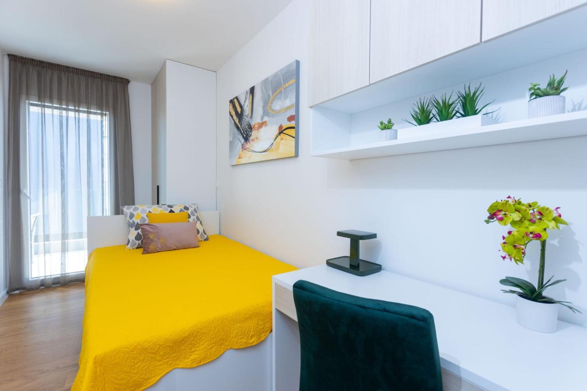Apartment - Free Parking In Garage , Seaview , Quiet Neighbourhood